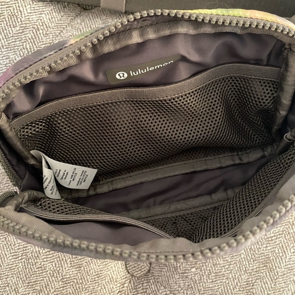 Lululemon everywhere belt bag - Picture 2 of 5